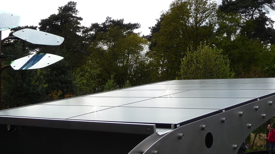 Solar Carport met zonnepanelen voor elektrische auto en overdekte buitenkeuken ABK