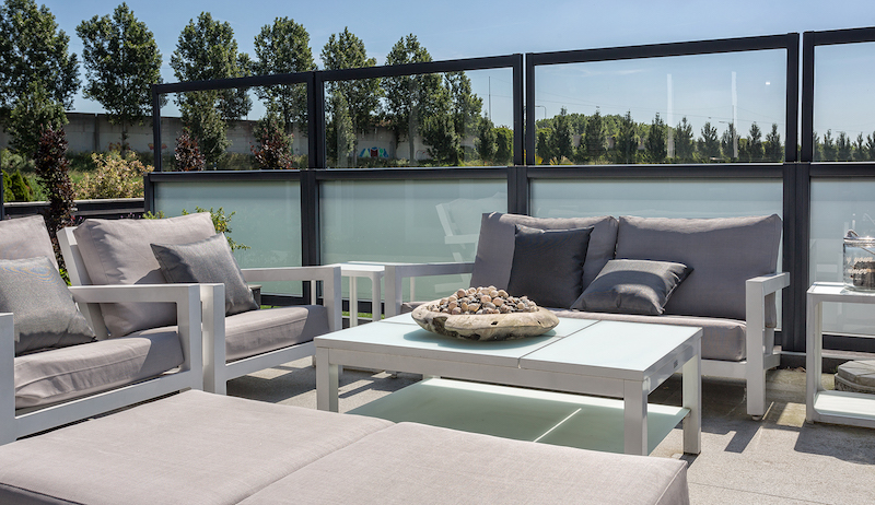 Comfortabel en windvrij op het terras en in de tuin met windschermen van Verano #windscherm #tuin #terras #verano