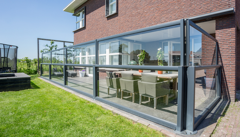 Genieten op je terras en in de tuin met windschermen van Verano #windscherm #terras #tuin #verano