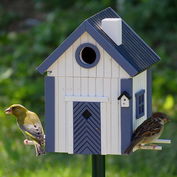 Vogelhuisjes voor de tuin van het Zweedse wildlife Garden