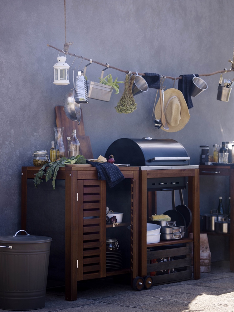 Houder voor de BBQ met opbergkast voor de buitenkeuken - Ikea 2016