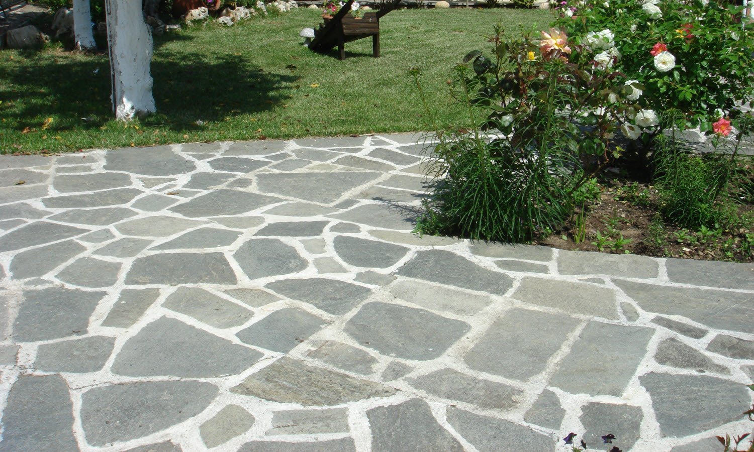 Natuursteen tuintegels van Nibo Stone #tuin #tegels #terras #terrastegels #nibostone