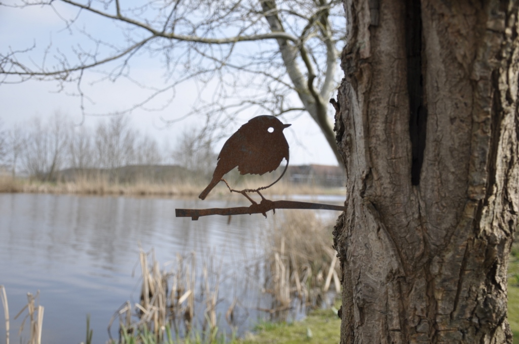 Metalbird: kunstige metalen vogel voor in de #tuin